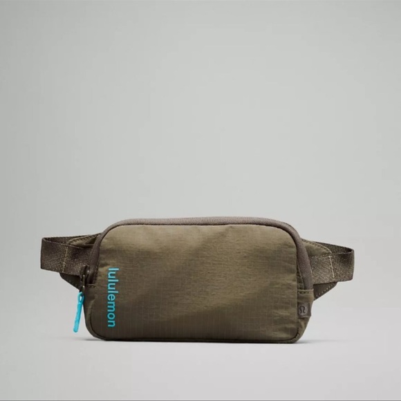 NWT Lululemon Everywhere Mini Belt Bag - Carob Brown - Picture 2 of 9